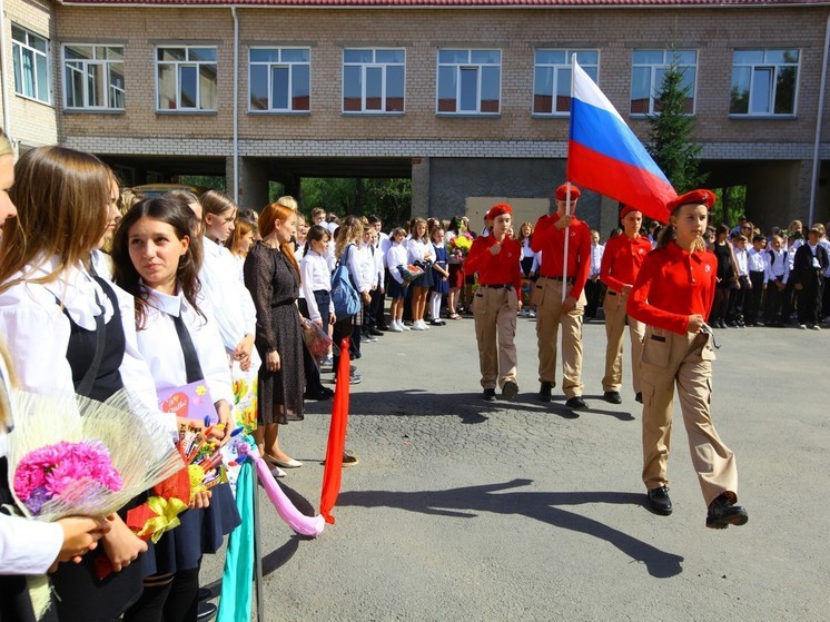 Южноуральцам объяснят, зачем детям нужны значки патриотов
