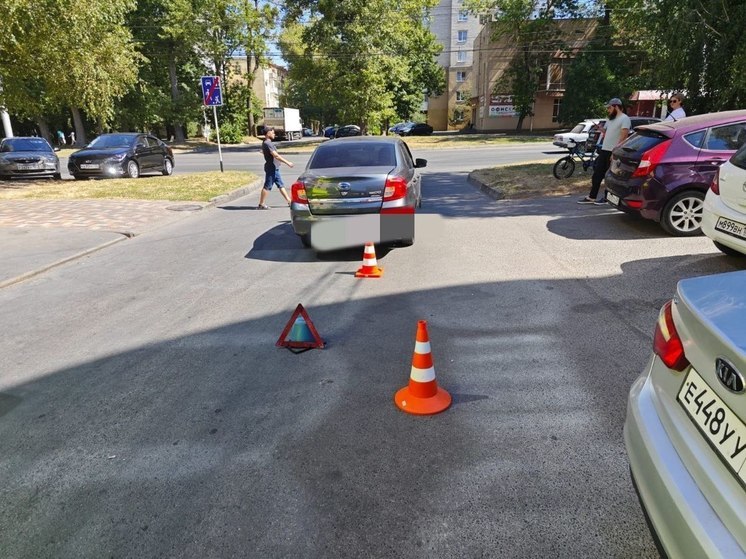 В Ставрополе водитель легковушки во дворе дома сбил школьника на велосипеде