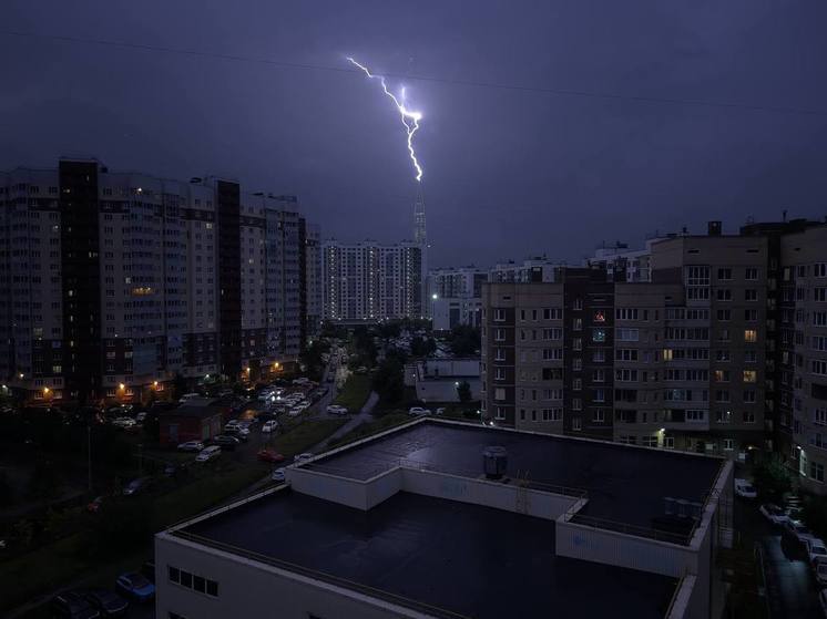 В ночь на 1 сентября молнии ударяли в петербургскую телебашню и в «Лахту Центр»