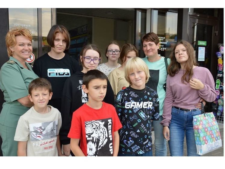 Накануне Дня знаний смоленские таможенники посетили детский дом