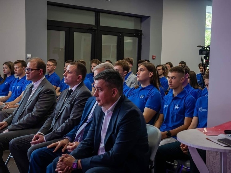 Первокурсники СмолГУ и Московского авиационного института встретились с врио губернатора