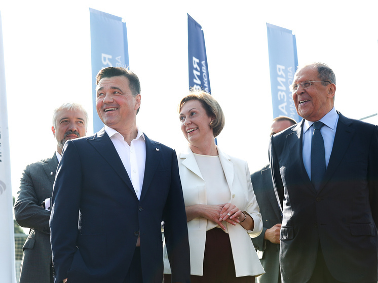 Андрей Воробьев и Сергей Лавров поздравили учеников с 1 Сентября