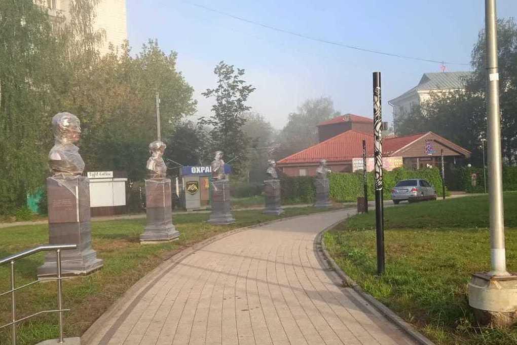 Сквер у филармонии в Костроме украсила «Аллея Российской Славы»