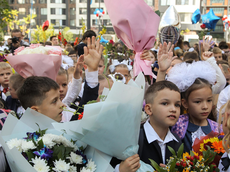 Причинами опозданий школьников были задержки самолетов, жара, пятница