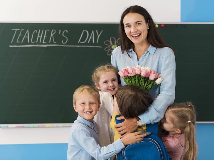 Названа средняя зарплата учителя в Москве