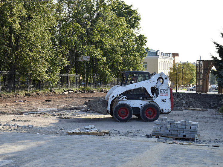 В центре курского Льгова работы по благоустройству выполнены на 52 процента