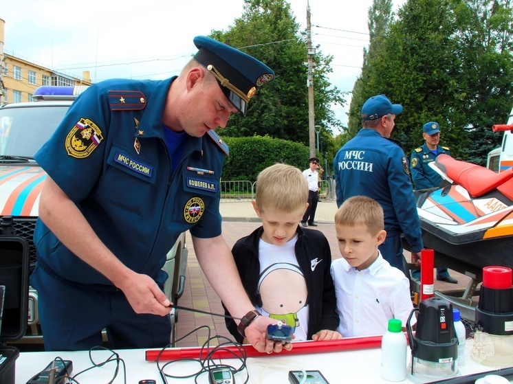В Смоленске в День знаний прошла традиционная акция МЧС