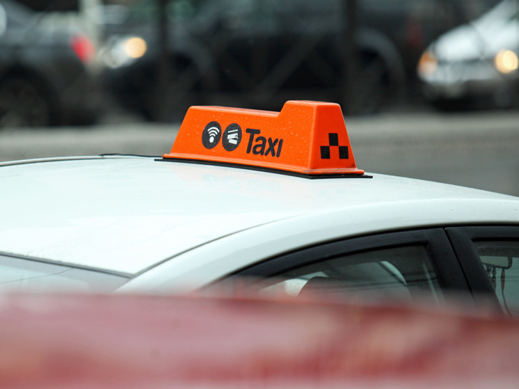 Комтранс начал учет водителей, автомобилей и служб такси по трем реестрам