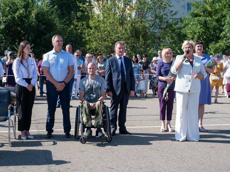 Мэр Ставрополя поздравил школьников лицея №35 с Днем знаний