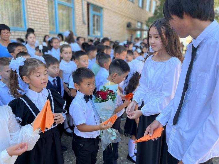 В Калмыкии в сельской школе запустили акцию «Самолетик будущего»
