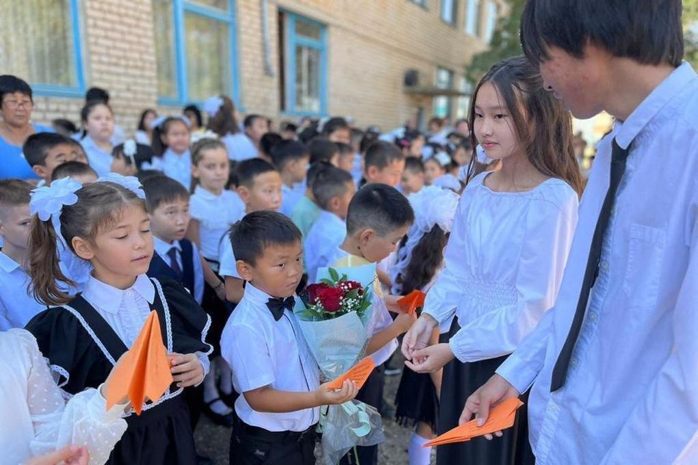 В Калмыкии в сельской школе запустили акцию «Самолетик будущего»