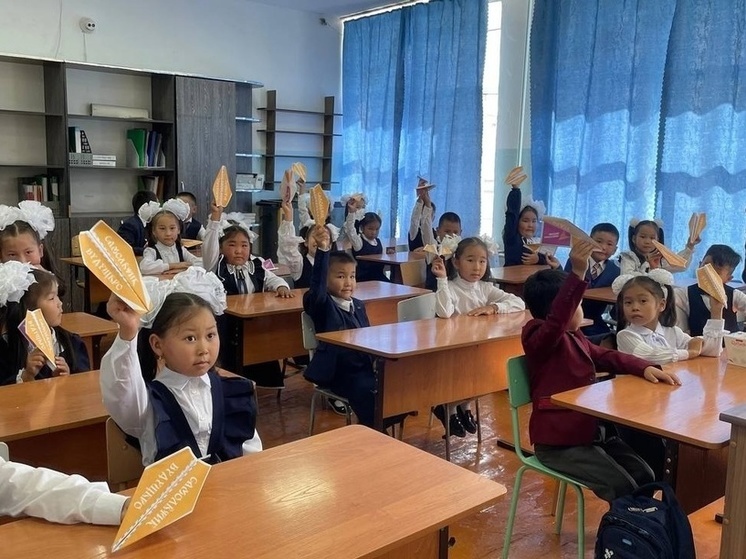 В Туве стартовала школьная традиция  «Самолётик будущего»