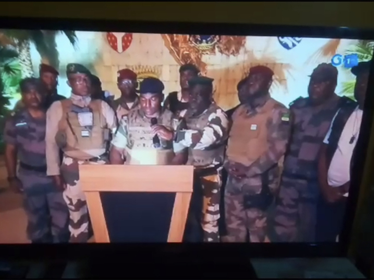 Заразительный пример: военные берут власть в свои руки