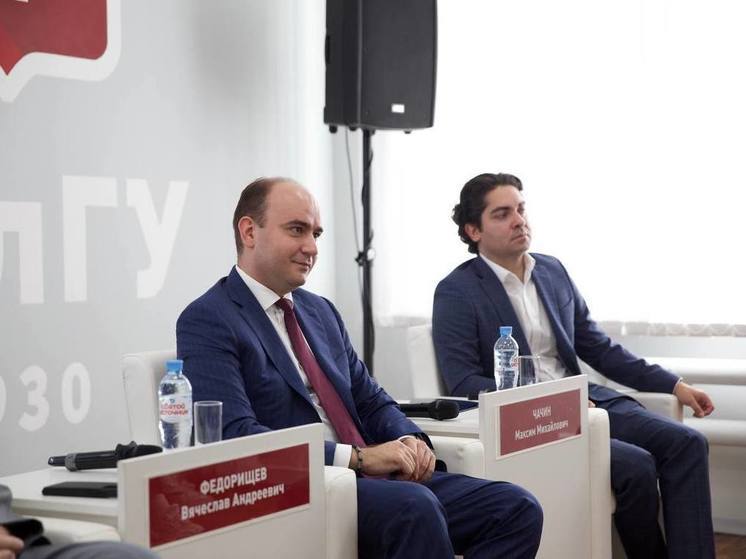 Чиновники в Туле пообщались со студентами перед новым учебным годом