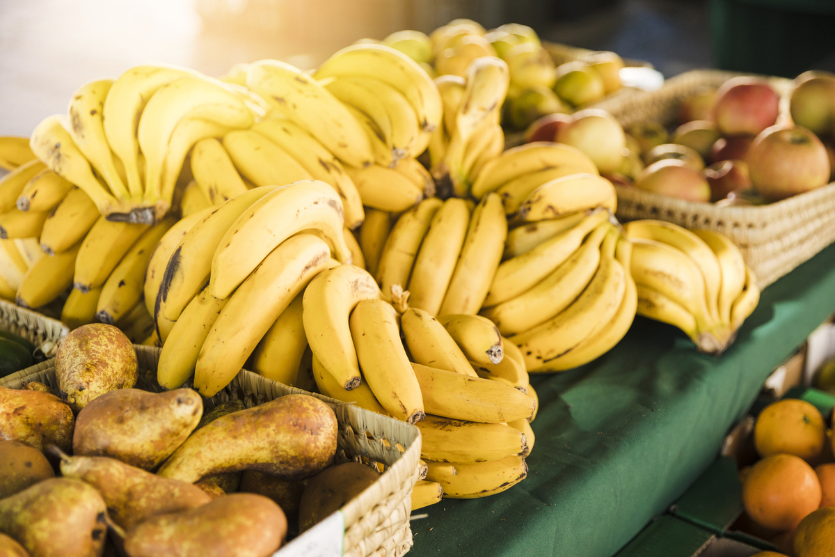 Самые дорогие бананы в banana. Эквадорские бананы. Бананы в природе. Груша банан. Самый дорогой банан в мире.