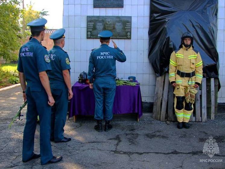 В Макеевке почтили память двух спасателей, погибших год назад