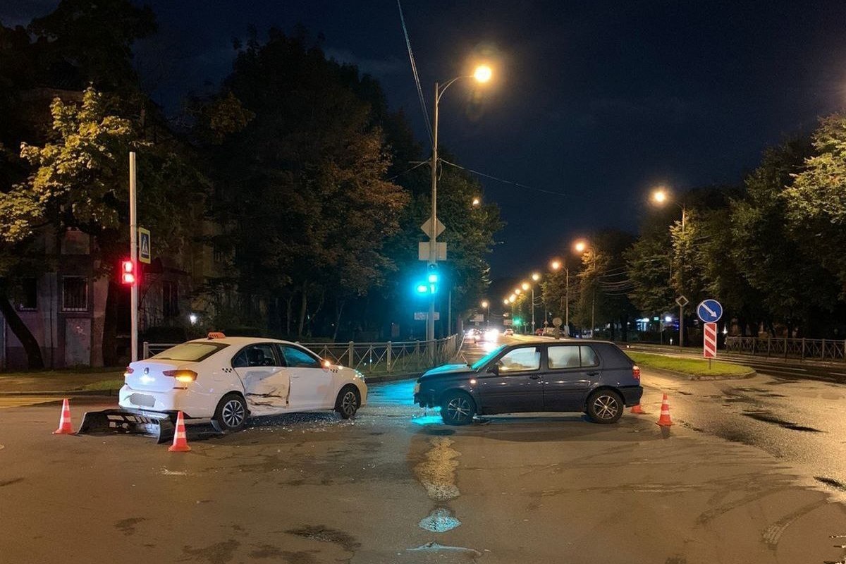Два человека пострадали в ДТП на улице Невского в Калининграде