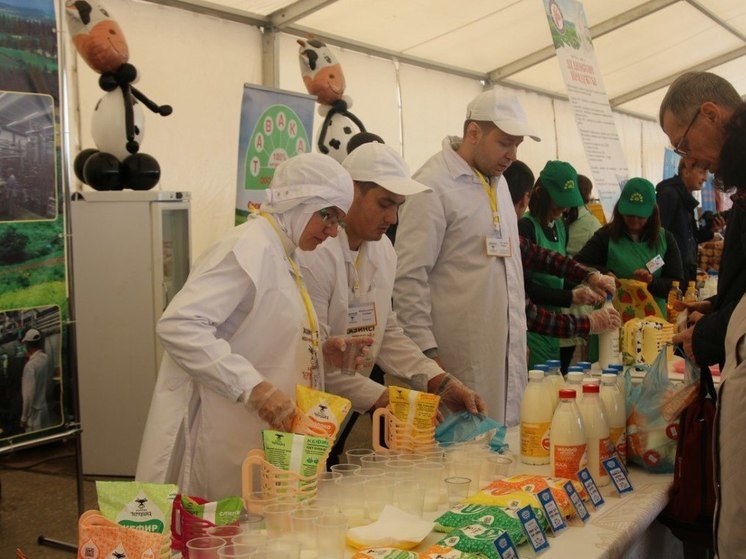 Гости фестиваля «Молочная страна» в Уфе выпили 12 тонн молока