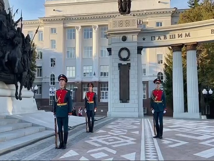 Памятник шаймуратову в уфе на советской площади фото