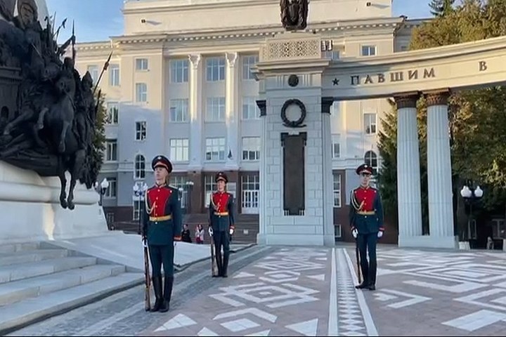 Памятник шаймуратову в уфе на советской площади фото