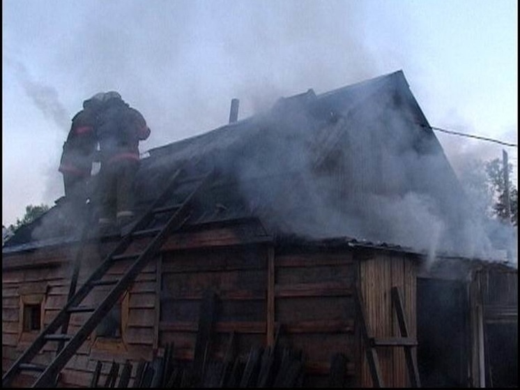 Частный жилой дом едва не сгорел на улице Пархоменко во Владивостоке