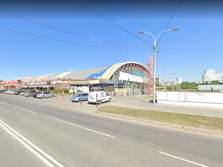 В Екатеринбурге байк влетел в фургон и загорелся, пострадали два человека