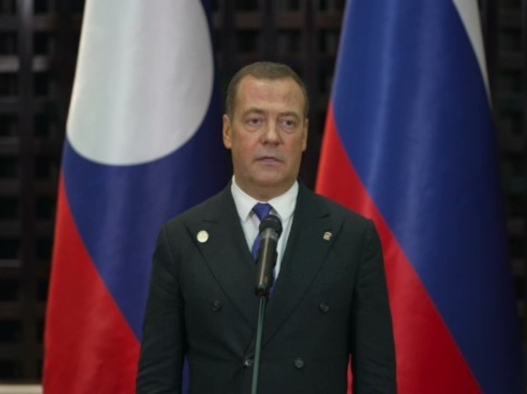 Медведев на совещании в Южно-Сахалинске раскритиковал Японию за помощь киевскому режиму