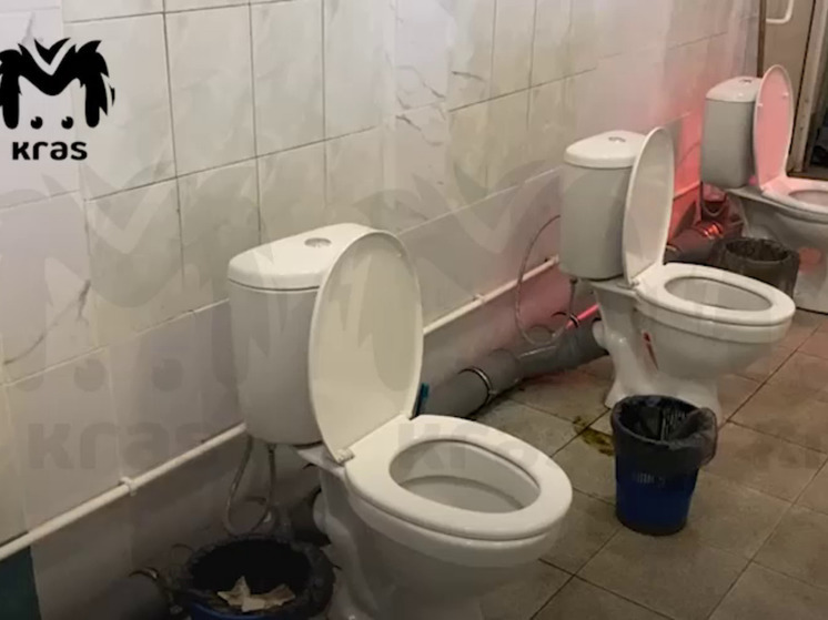 Пассажиры канского автовокзала вынуждены справлять нужду у всех на виду