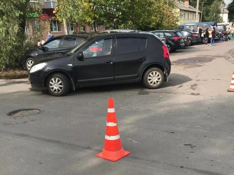 Пожилая жительница Чудова попала в больницу после наезда автомобиля