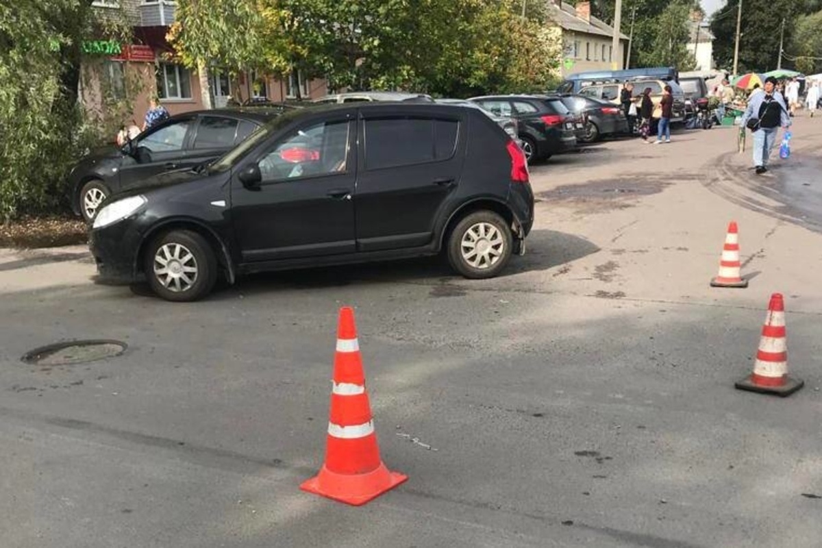 Пожилая жительница Чудова попала в больницу после наезда автомобиля
