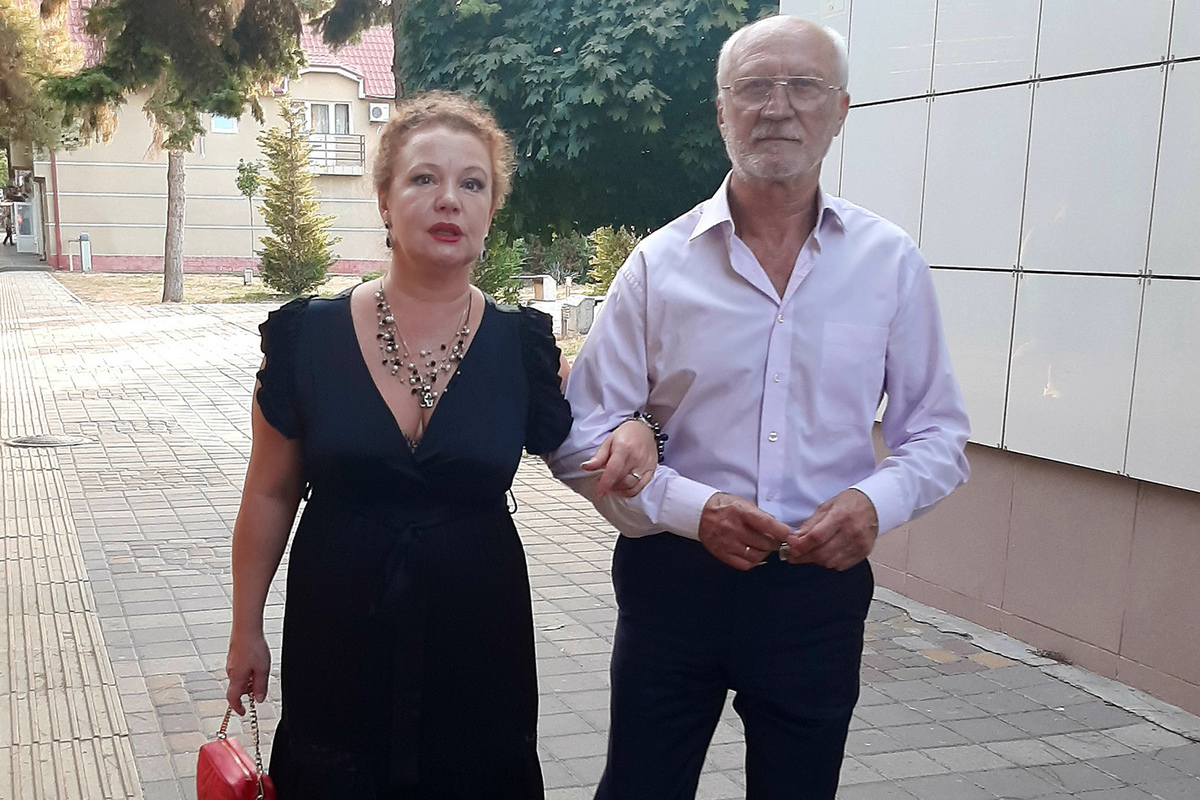 It will be hard: the acting couple Abramova and Belyaev appeared on the red carpet