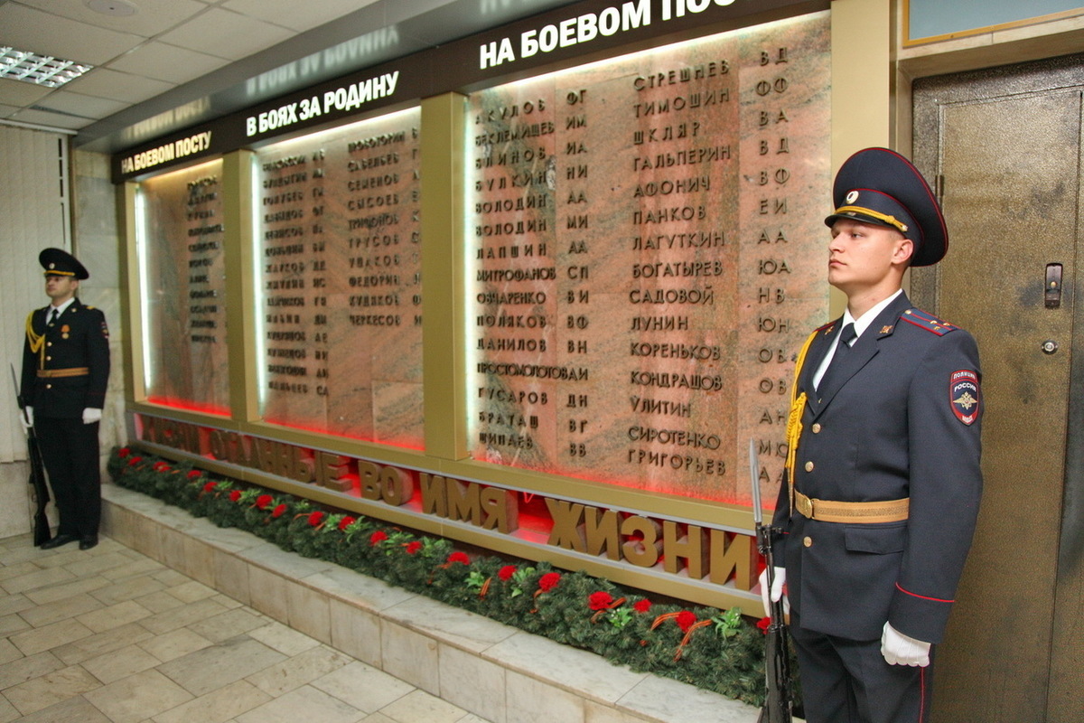 Полицейские в Туле почтили память жертв терроризма
