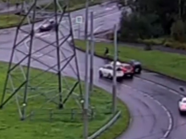 Водители в Петрозаводске не поделили полосу на Древлянском кольце