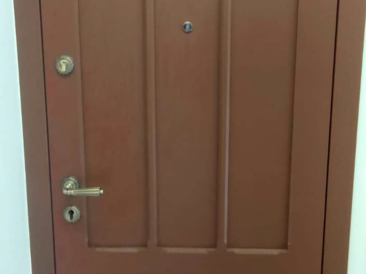 Neighbors complain that the entrance looks like a courtyard, although it is guarded