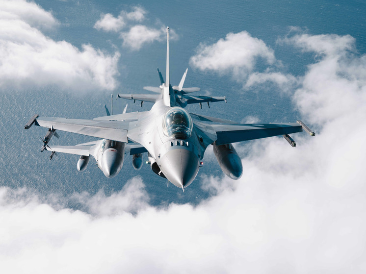 Резников: истребители F-16 начнут применять на Украине не раньше весны