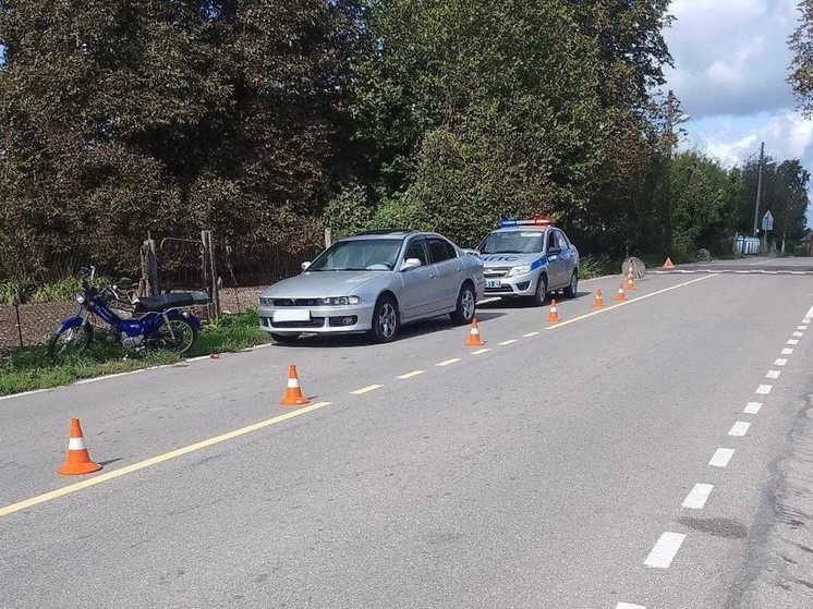 В Гусеве водитель сбил пенсионеров на скутере
