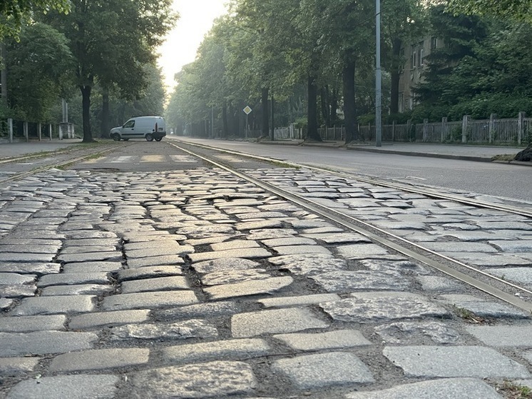Власти Калининграда решили убрать брусчатку на 17 перекрестках города