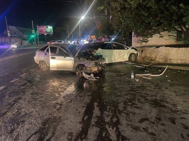 Два водителя пострадали в ДТП на Вавилова в Ростове