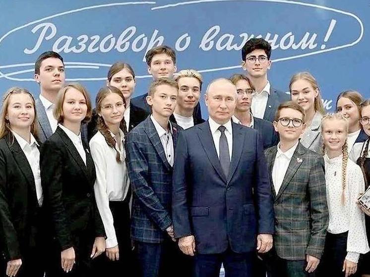 Рязанская школьница Дарья Колёкина получила автограф Владимира Путина