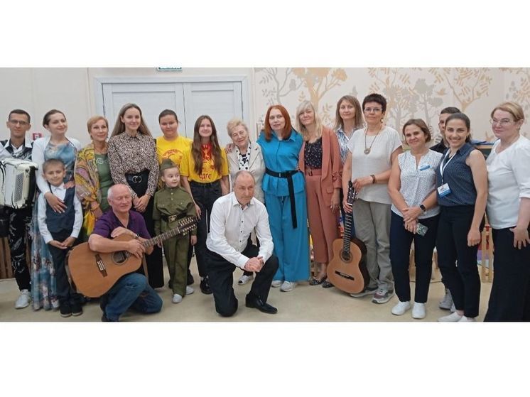 Патриотический клуб «Смоленск своих не бросает» выступил для семей участников СВО