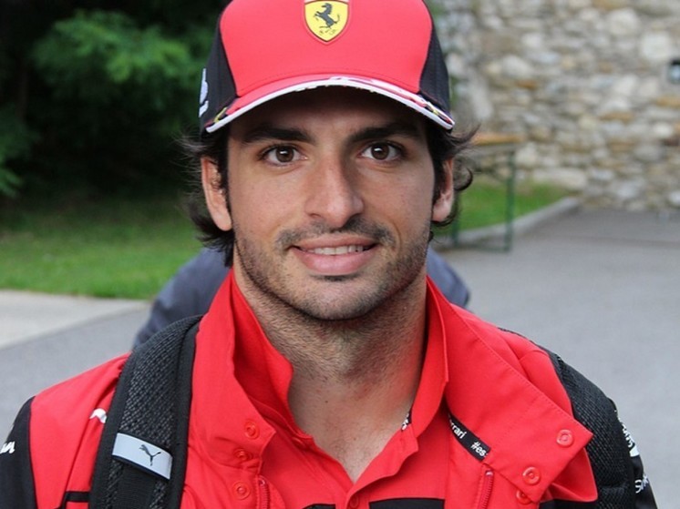 Дорогие часы украли у пилота Ferrari Сайнса в Милане