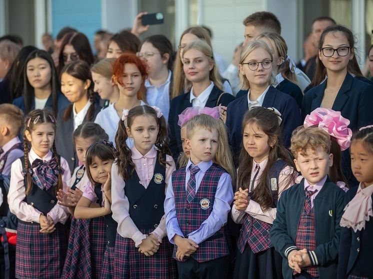 Школьный звонок прозвенел для 3315 первоклассников в Южно-Сахалинске