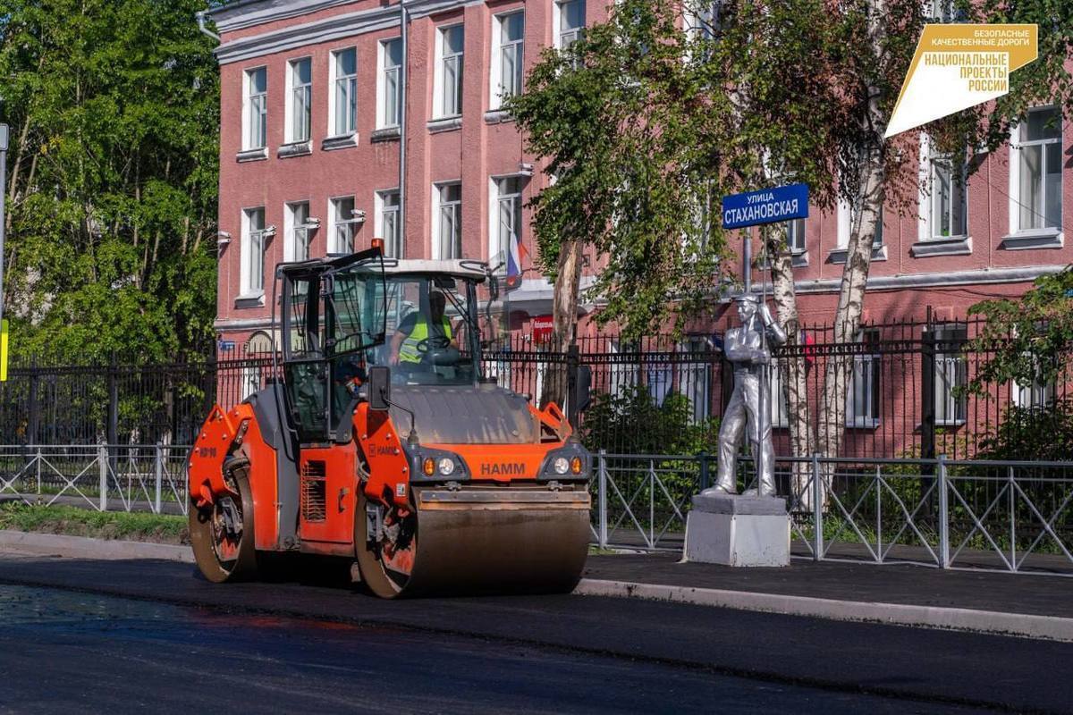 Новые люки и дорожные знаки: в Кемерове начался ремонт дороги в Кедровке