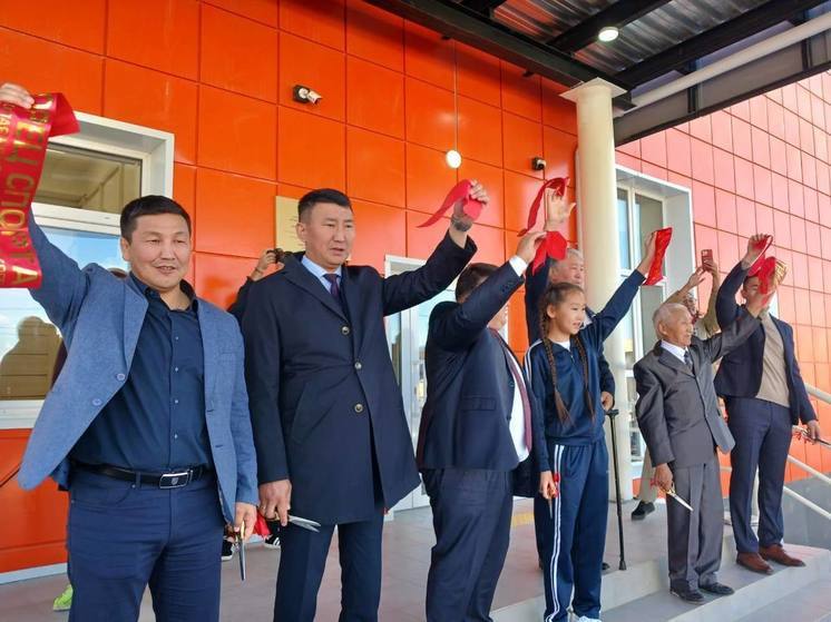 В Усть-Алданском районе Якутии открыли новый дворец спорта