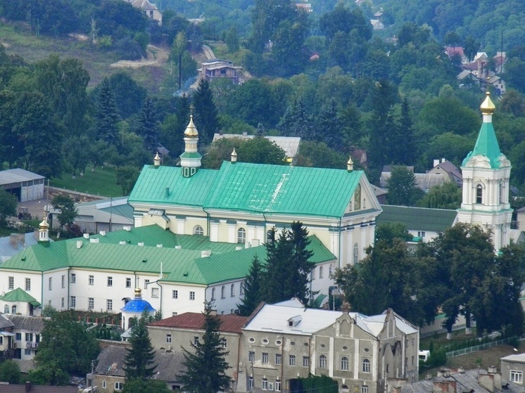 Украинская полиция оцепила монастырь УПЦ в Тернопольской области