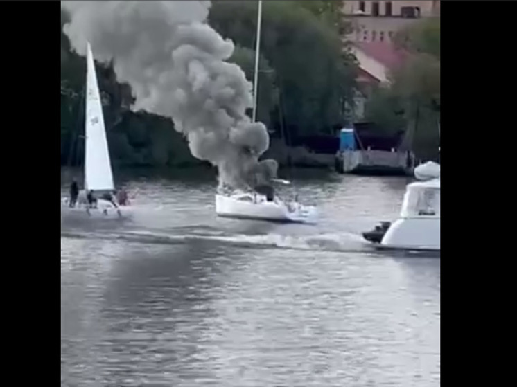 Известный яхтсмен Тутук пострадал в пожаре на катере в Долгопрудном