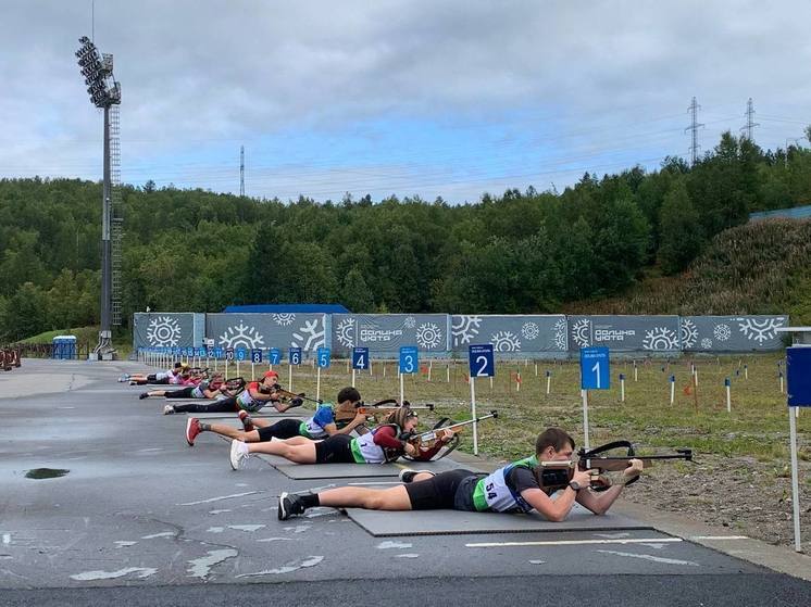 Лучших биатлонистов определили в мурманской Долине Уюта