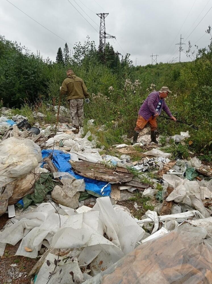 Лесничие самостоятельно убрали свалку строительного мусора под Сортавалой