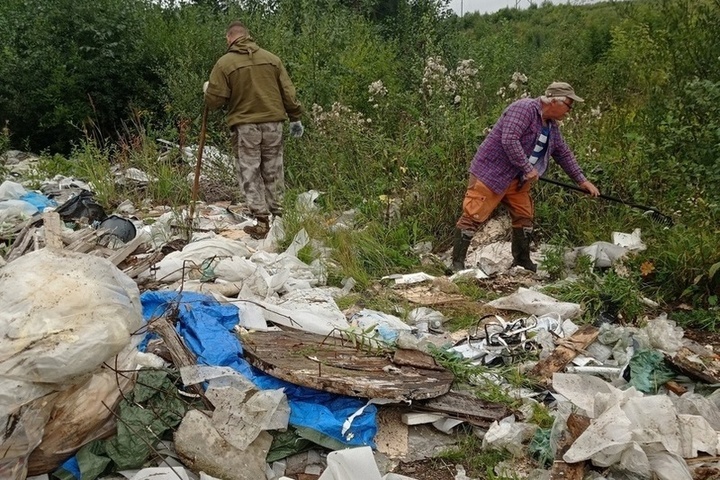 Лесничие самостоятельно убрали свалку строительного мусора под Сортавалой