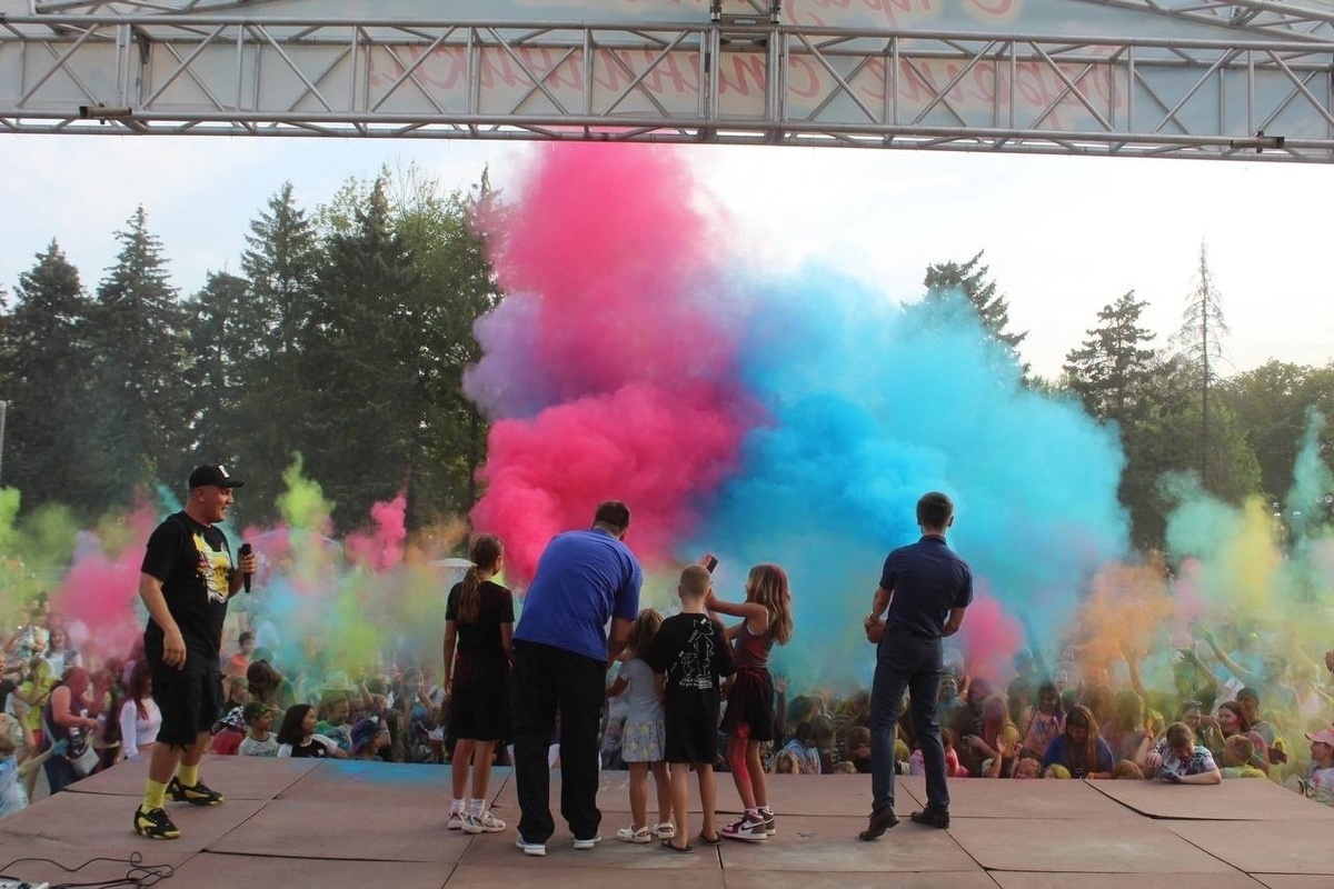 В Павловском районе лето проводили масштабным фестивалем красок